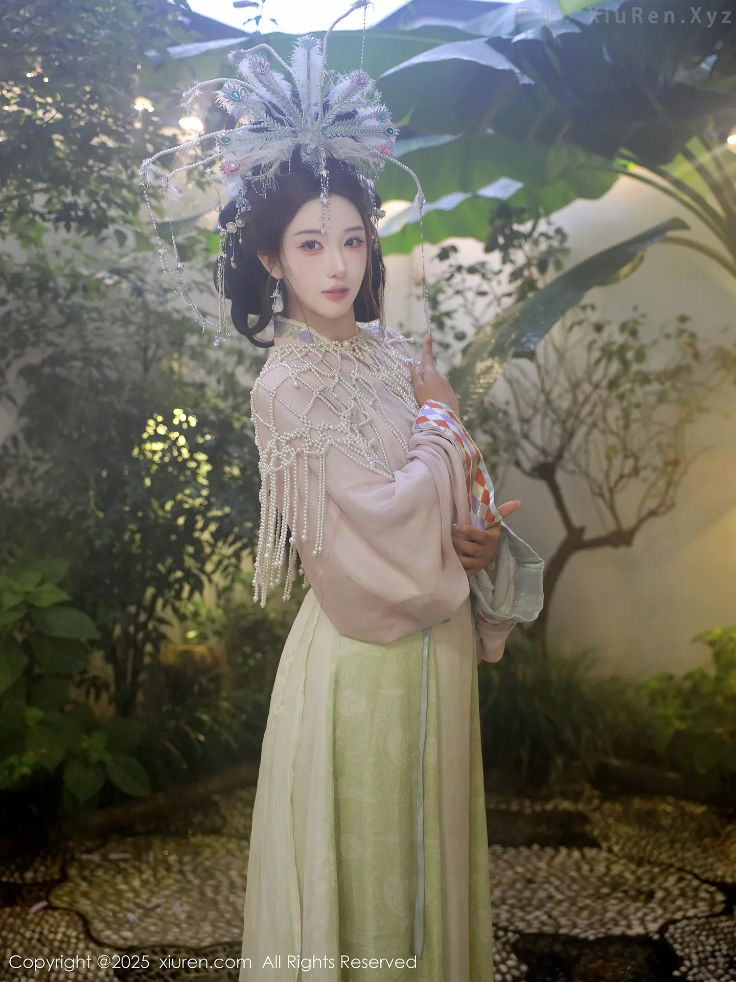 图片[4]-[XiuRen秀人网] VOL.10736 模特金允希Yuki性感浅色古装薄纱服饰秀丰腴身材迷人诱惑写真80P-秀人网官方网站